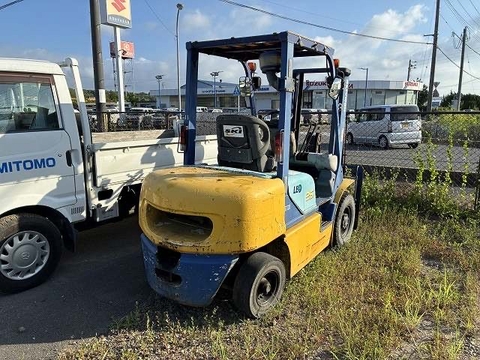 Xe nâng dầu cũ 2.5 tấn KOMATSU FD25T-12 chui container số tự động nâng cao 3m đời 1998 - 531720