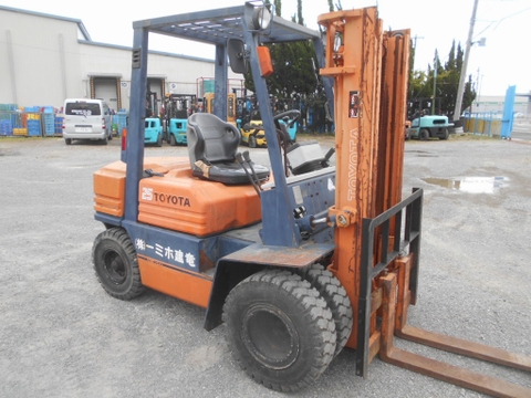 Xe nâng Toyota 5FD25 số sàn lốp kép Nhật bãi
