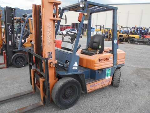 Xe nâng 2,5 tấn Toyota 5FD25 số sàn, nâng cao 3m Nhật bãi