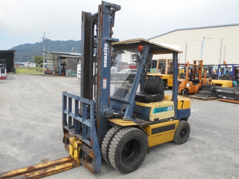 Xe nâng Komatsu FD25-11 số sàn lốp kép gật gù nhập Nhật siêu đẹp