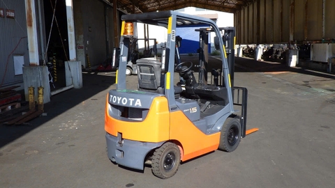 Xe nâng dầu cũ 1.5 tấn TOYOTA 02-8FD15 số tự động động cơ 1ZS chui container nâng cao 3m đời 2021 - 80743