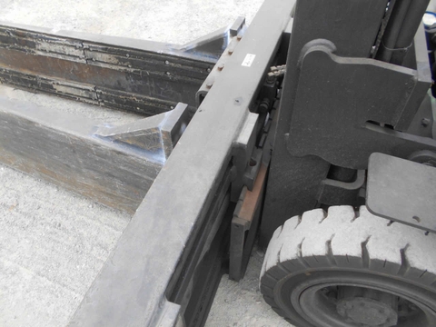 Xe nâng dầu cũ 2 tấn SUMITOMO 11-FD20PVIIHA số tự động bộ kẹp vuông nâng cao 4m đời 2005 - D2J-21026