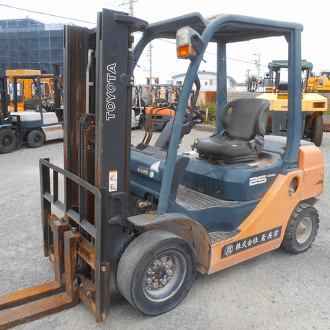 Xe nâng dầu cũ 2.5 tấn TOYOTA 52-8FD25 chui container bộ dịch giá nâng cao 3m đời 2010 - 31880