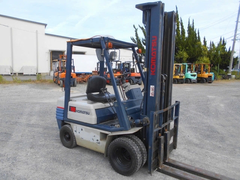 Xe nâng dầu 1.8 tấn Komatsu FD18-11 - 210545 (Tháp cao 5.5m, số sàn)