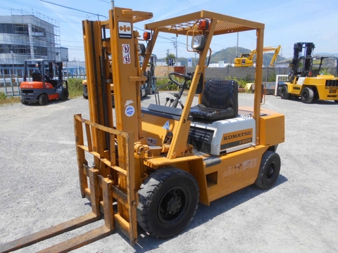 Xe nâng dầu 2.5 tấn Komatsu FD25-10 - 230322 (Số sàn, đời 1985)