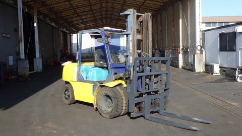 Xe nâng dầu cũ 3.5 tấn KOMATSU FD35T-7 số tự động động cơ 6D102 bộ gật gù lốp kép nâng cao 4m đời 1999 - 101993