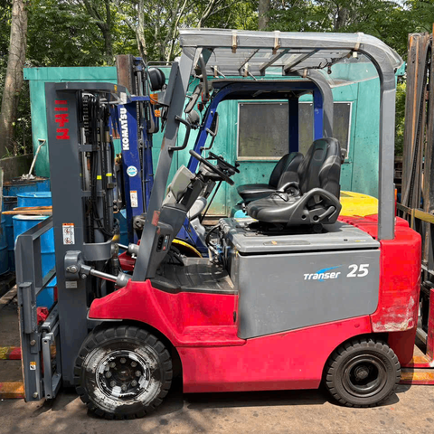 Xe nâng điện ngồi lái 2.5 tấn Nichiyu FB25PN cũ Nhật bãi chui container dịch giá đời 2013 - 241C02049