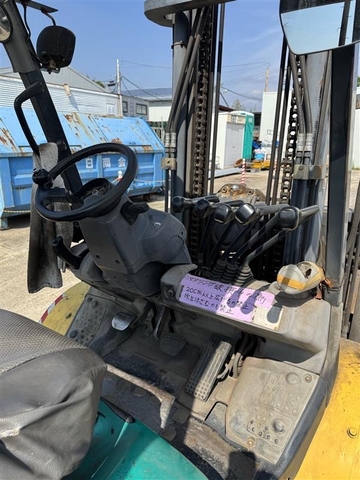 Xe nâng dầu cũ 3 tấn KOMATSU FD30T-16 Đời 2006 (Số Tự Động - Dịch Càng)