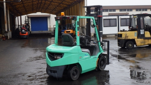 Xe nâng dầu 2.5 tấn MITSUBISHI FD25T Số Tự Động Đời 2013 (Dịch Giá)