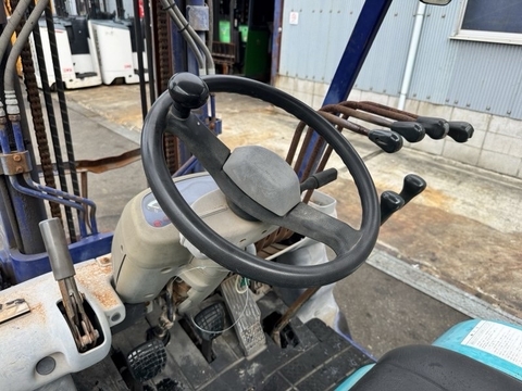 Xe nâng dầu cũ 2.5 tấn KOMATSU FD25C-12 số sàn động cơ 4D94E bộ dịch giá nâng cao 3m đời 1996 - 520189