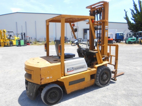 Xe nâng dầu 2.5 tấn Komatsu FD25-10 Gật Gù - 221630 (Số sàn, nâng 4m)