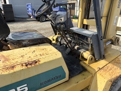 Xe nâng dầu cũ 3.5 tấn KOMATSU FD35-5 Số Sàn (Đẹp Xuất Sắc - Lướt 2.546 Giờ)