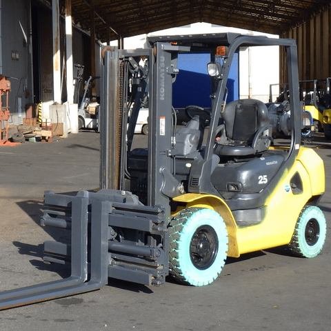Xe nâng xăng cũ 2.5 tấn KOMATSU FG25T-17 Đời 2014 (Nâng 5m - Giá Rẻ)
