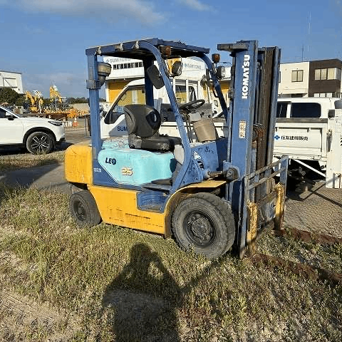 Xe nâng dầu cũ 2.5 tấn KOMATSU FD25T-12 chui container số tự động nâng cao 3m đời 1998 - 531720