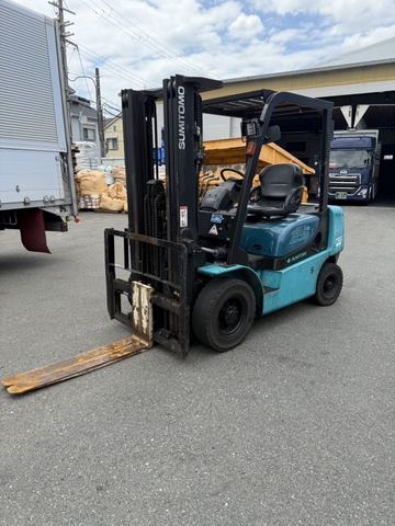 Xe nâng dầu 2,5 tấn SUMITOMO 11-FD25PAXI98D chui container 3 ty 3 lao dịch giá đời 2014