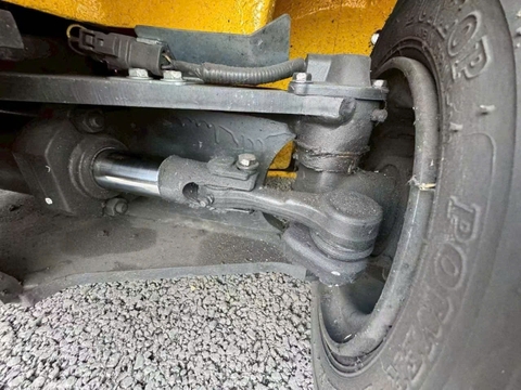 Xe nâng điện cũ ngồi lái 1.5 tấn KOMATSU FE15-1 Đời 2010 (Pin Lithium - Sạc Nhanh)