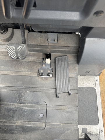 Xe nâng điện cũ ngồi lái 1.5 tấn TCM FB15-8 Đời 2014 (Giá Rẻ)