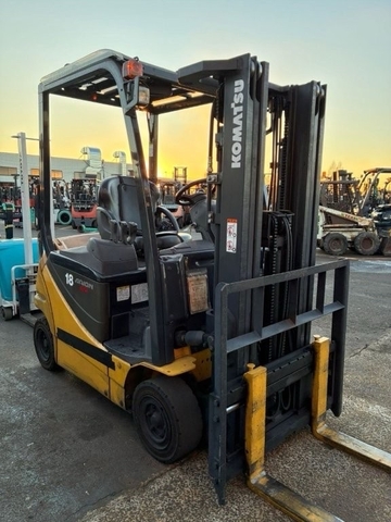 Xe nâng điện cũ ngồi lái 1.8 tấn KOMATSU FB18-12 Đời 2013 (Chui Container - Dịch Giá)