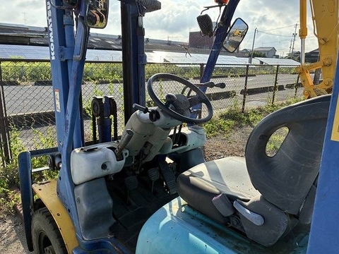 Xe nâng dầu cũ 2.5 tấn KOMATSU FD25T-12 chui container số tự động nâng cao 3m đời 1998 - 531720
