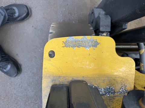 Xe nâng điện ngồi lái 1.5 tấn Komatsu FB15-12 cũ Nhật bãi nâng cao 3m - 834874