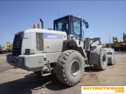 Bán xúc lật Nhật bãi Komatsu WA320-7 năm 2014