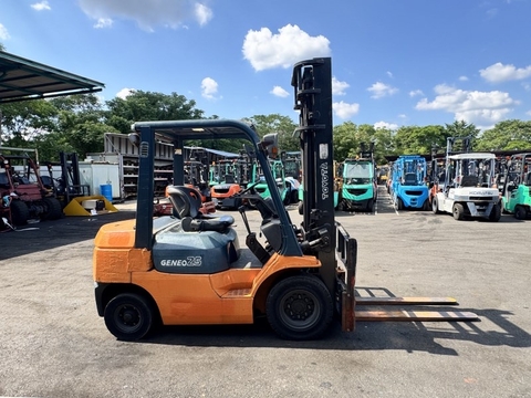 Xe nâng dầu 2.5 tấn Toyota 7FD25 cũ Nhật bãi số sàn dịch giá nâng cao 4m - 42072
