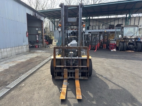 Xe nâng dầu cũ 2.5 tấn KOMATSU FD25C-17 Đời 2011 (Số Sàn - Gật Gù - Nâng 4m)