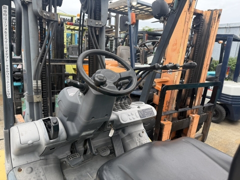 Xe nâng dầu 2.5 tấn KOMATSU FD25-16 số tự động cũ Nhật bãi dịch càng - 718426