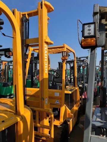 Xe nâng điện cũ ngồi lái 2.5 tấn NYK FB25PN-77B-450SF Đời 2018 (Dịch Giá - Bình Khủng 730Ah)
