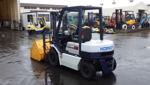 Xe nâng dầu 2 tấn Komatsu FD20-11 Gật Gù Gầu Xúc - 332031 (Số sàn)