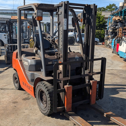 Xe nâng dầu 2.5 tấn Toyota 8FD25 cũ Nhật bãi số sàn chạy lướt 1687h - 8FD25-11077