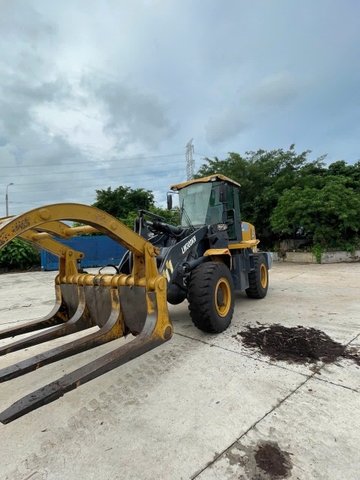 Xe xúc lật cũ kẹp gỗ XCMG LW300KN đời 2019 tay trang thủy lực giá rẻ
