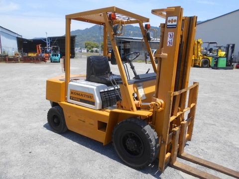 Xe nâng dầu 2.5 tấn Komatsu FD25-10 - 230322 (Số sàn, đời 1985)