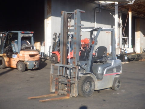 XE NÂNG DẦU NISSAN  Y1F2A25 004395  LH:096.235.1368