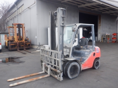 XE NÂNG DẦU TOYOTA  50-8FD25 385576 LH:096.235.1368