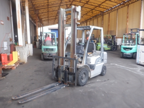 XE NÂNG DẦU NISSAN 2.5 Tấn YL02A25 004697 Hotline: 096.235.1368