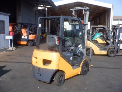 Xe nâng Komatsu FD15T-21 số tự động, nâng cao 4m sản xuất 2013 cực đẹp