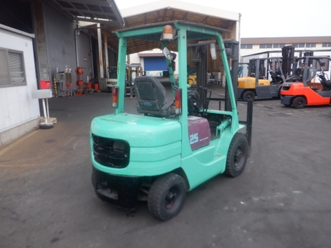 Xe nâng 2,5 tấn giá rẻ MITSUBISHI FD25 số tự động, nhập khẩu trực tiếp từ Nhật bản