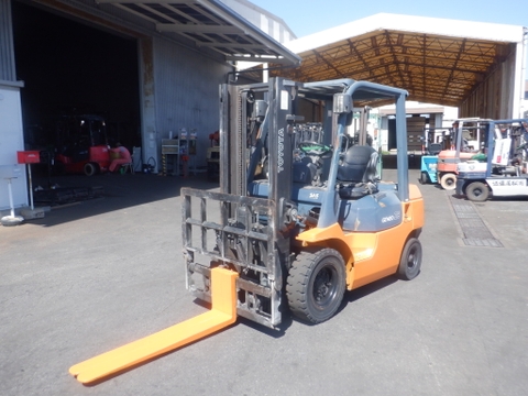 Xe nâng cũ Toyota 7fd25 sức nâng 2,5 tấn số sàn gật gù, tháp 3m, nhập Nhật