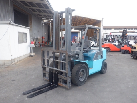 Xe nâng 3,5 tấn Sumitomo số tự động, động cơ TD42, tháp 4m, gật gù, đời cao