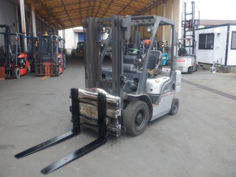 xe nâng 2,5 tấn NISSAN số tự động nhập Nhật giá rẻ