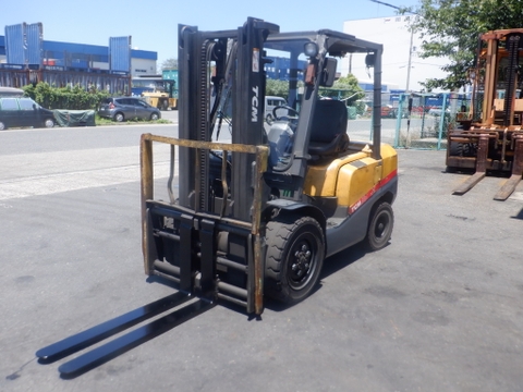 Xe nâng 3,5 tấn TCM FD35T số tự động đời 2012, động cơ QD32