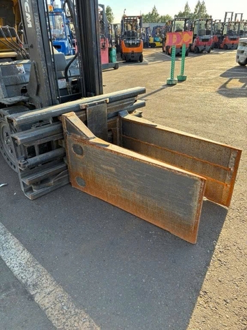 Xe nâng dầu 3 tấn TCM FD30T3 Kẹp Vuông - 2N900501 (Đời 2006, nâng 4m)