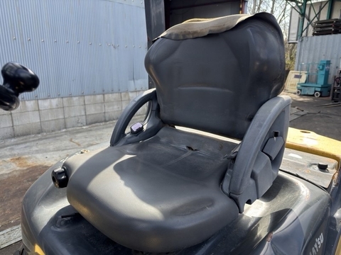 Xe nâng dầu cũ 2.5 tấn KOMATSU FD25C-17 Đời 2011 (Số Sàn - Gật Gù - Nâng 4m)