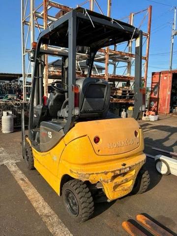Xe nâng điện ngồi lái 1.5 tấn Komatsu FB15-12 đời 2015