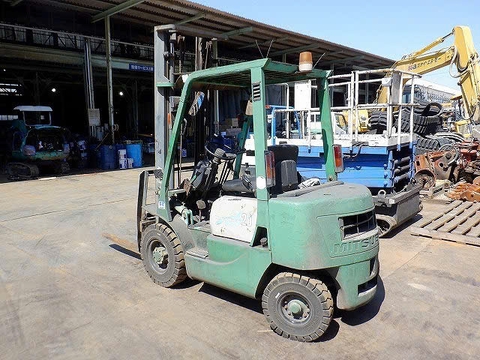Xe nâng dầu 2 tấn Mitsubishi FD20 - Số khung F18B-5105 (Cao 4m, dịch giá)