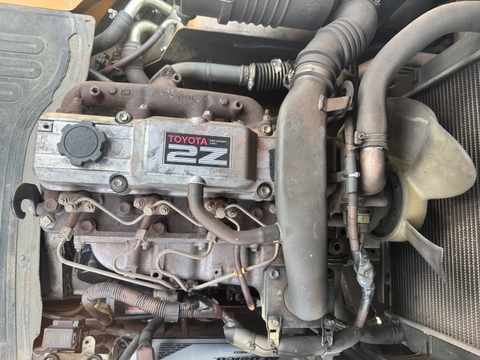Xe nâng dầu 2.5 tấn Toyota 7FD25 cũ Nhật bãi số sàn dịch giá nâng cao 4m - 42072