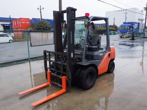 Xe Nâng TOYOTA 8FD25 Số Sàn, Gật gù, Lốp kép – Nhập Khẩu Nguyên Chiếc từ Nhật