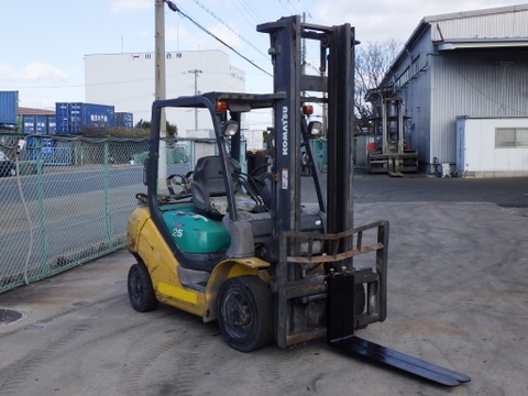 Xe nâng xăng Komatsu FG25T-16 dịch giá, tháp 4m Xe đẹp, giá rẻ