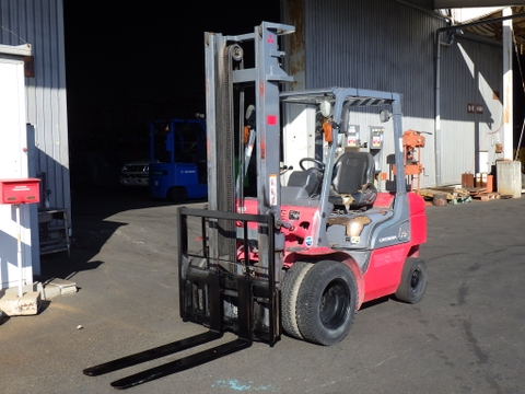 Xe nâng Nhật bãi 2,5 tấn MITSUBISHI FD25T số tự động, dịch giá đời 2012 cực đẹp